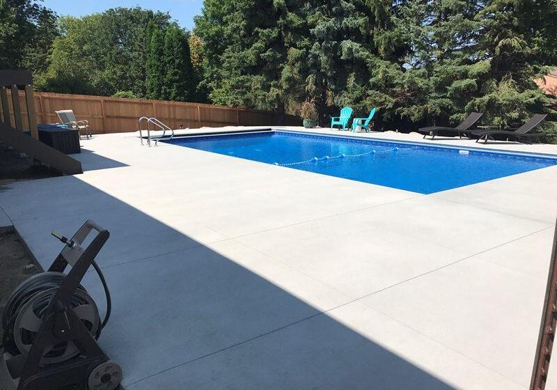 concrete-pool-decks-solid-rock-c (1)